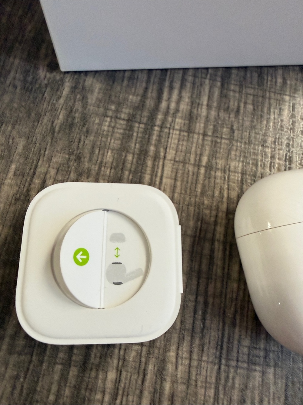 Apple AirPods Pro 1st Generation Wireless Earbuds & Wireless Charging Case - Picture 13 of 14